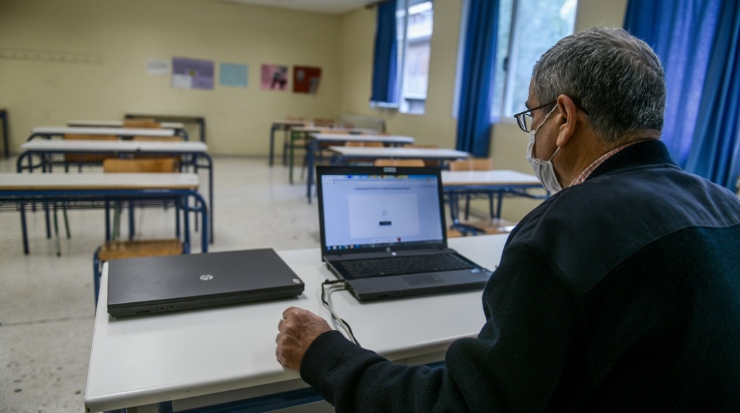 Τηλεκπαίδευση στα Γυμνάσια και τα Λύκεια