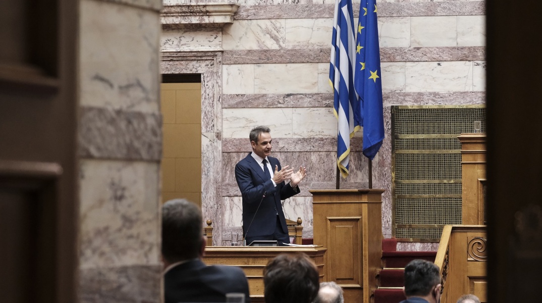 O πρωθυπουργός Κυριάκος Μητσοτάκης κατά την ομιλία του στη Βουλή
