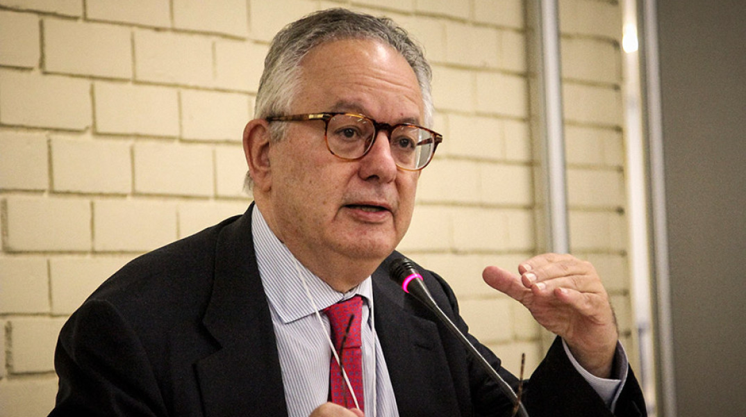  Νίκος Αλιβιζάτος