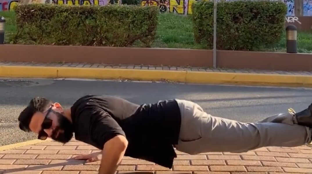 Το χιουμοριστικό βίντεο του κωμικού Διονύση Ατζαράκη για τον Τάσο Ποτσέπη που έγινε viral. 