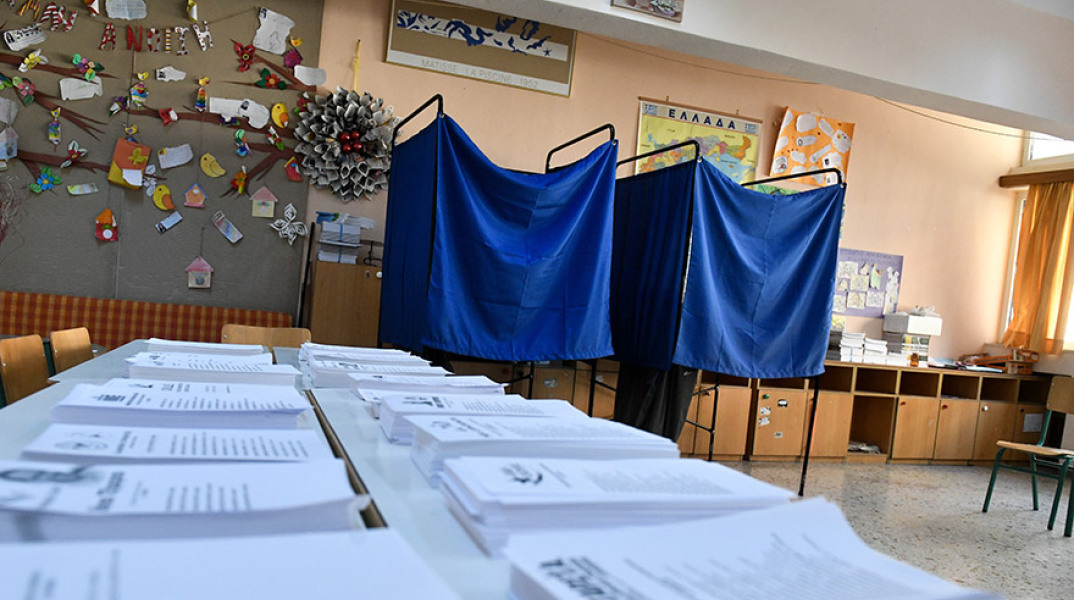 Στιγμιότυπο από εκλογική διακδικασία σε εκλογικό τμήμα της Αθήνας 