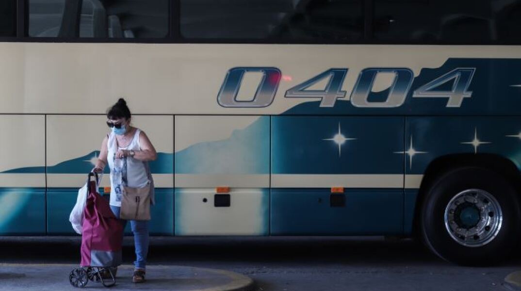 «Τρόμος» για επιβάτες λεωφορείου του ΚΤΕΛ στην Ηλεία από επίθεση με πέτρες
