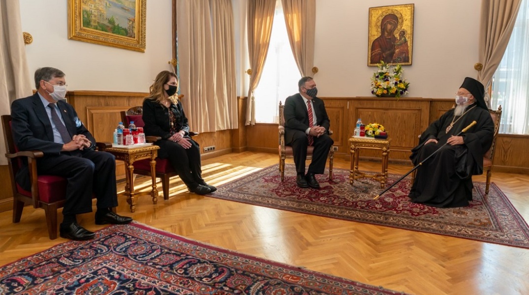 Στιγμιότυπο από τη συνάντηση του Μάικ Πομπέο με τον Πατριάρχη Βαρθολομαίο