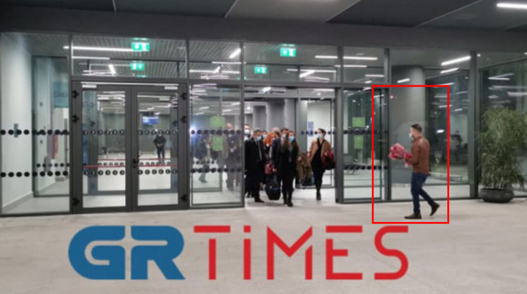 Με κόκκινα τριαντάφυλλα υποδέχτηκαν στη Θεσσαλονίκη τις νοσηλεύτριες από την Κρήτη