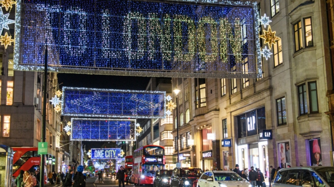 Ο χριστουγεννιάτικος στολισμός της Oxford Street