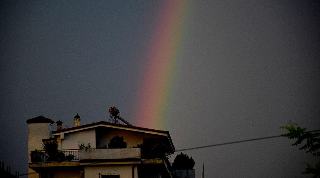 Καιρός: Ουράνιο τόξο στο Ναύπλιο μετά τη βροχή