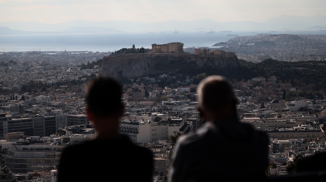 Στιγμιότυπα εν μέσω lockdown από το λόφο του Λυκαβηττού