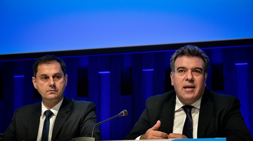 Ο υπουργός Τουρισμού, Χάρης Θεοχάρης και ο υφυπουργός, Μάνος Κόνσολας