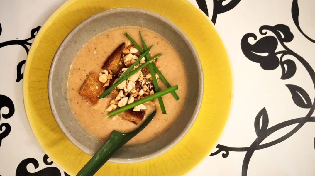 Σούπα με ψητό κουνουπίδι και αμύγδαλα