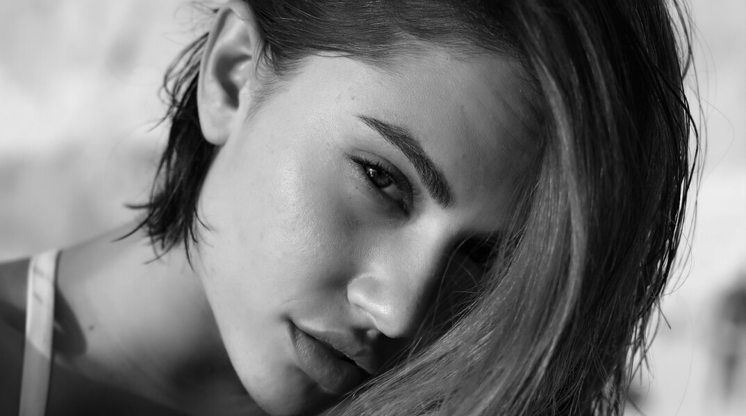 Η τραγουδίστρια Έλενα Τσαγκρινού 