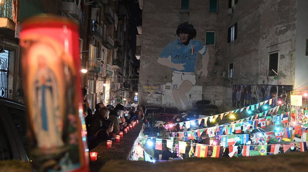 Θλίψη στη Νάπολι για τον θάνατο του Ντιέγκο Αρμάντο Μαραντόνα