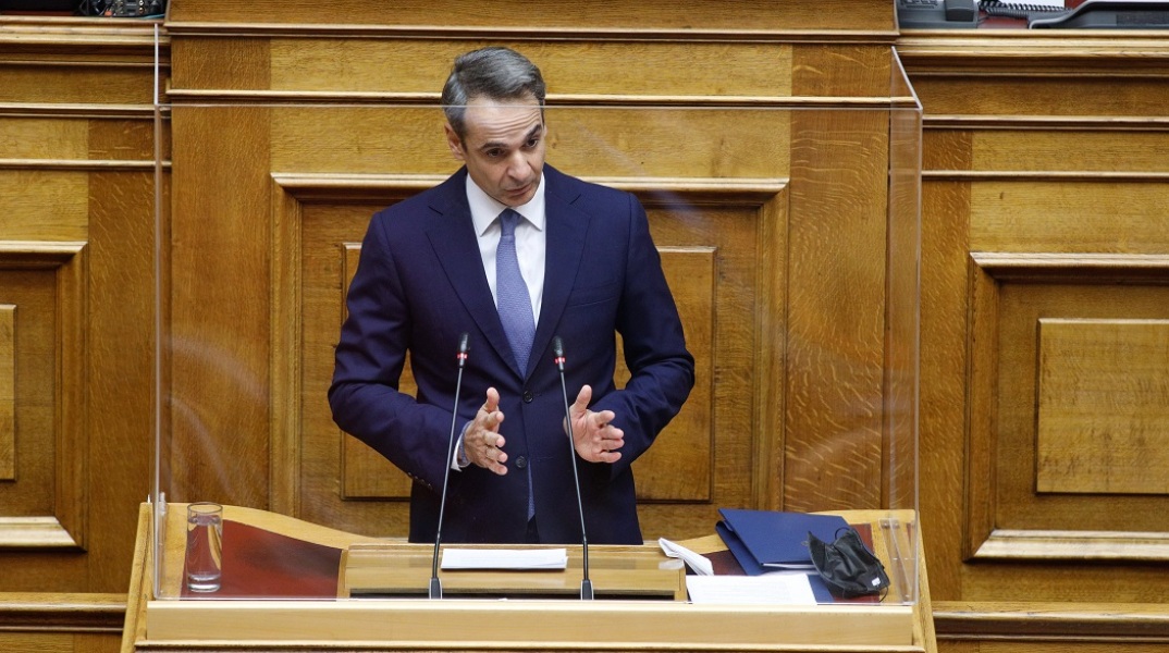 Ο πρωθυπουργός Κυριάκος Μητσοτάκης στο βήμα της Βουλής