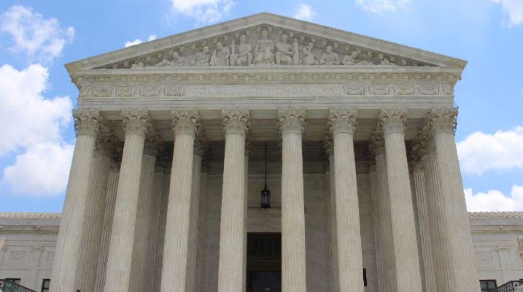 Το Ανώτατο Δικαστήριο των ΗΠΑ παρέτεινε την ισχύ στις απελάσεις με συνοπτικές διαδικασίες