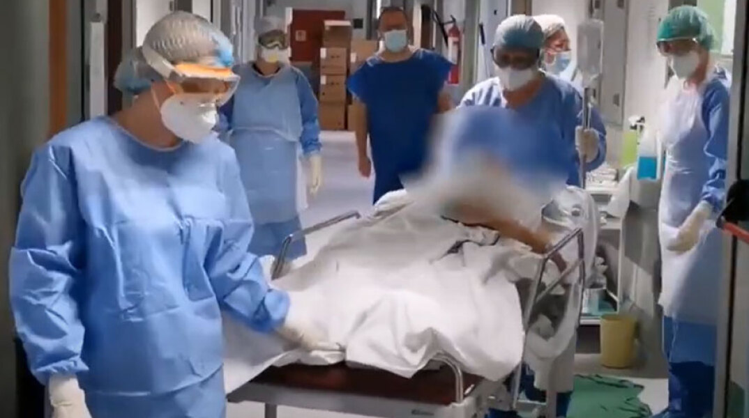 Ασθενής με κορωνοϊό βγαίνει από τη ΜΕΘ στο νοσοκομείο Ιωαννίνων