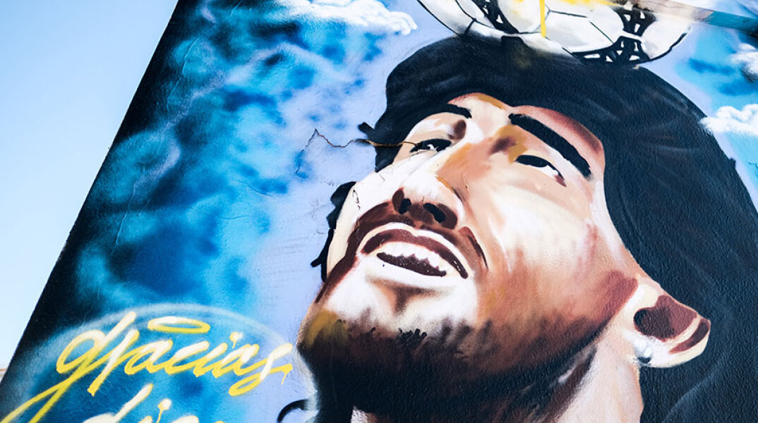 Το γκράφιτι στην Ηλιούπολη με θέμα τον Μαραντόνα