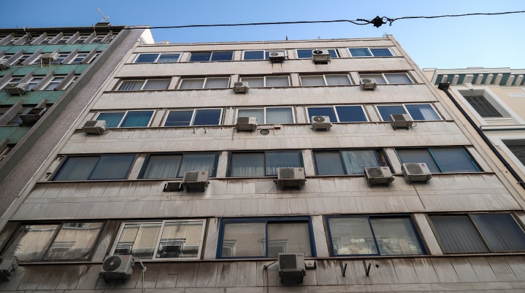 Αυτοκτονία άνδρα από τον 6ο όροφο σε ακάλυπτο κτηρίου στην οδό Παπαρηγοπούλου