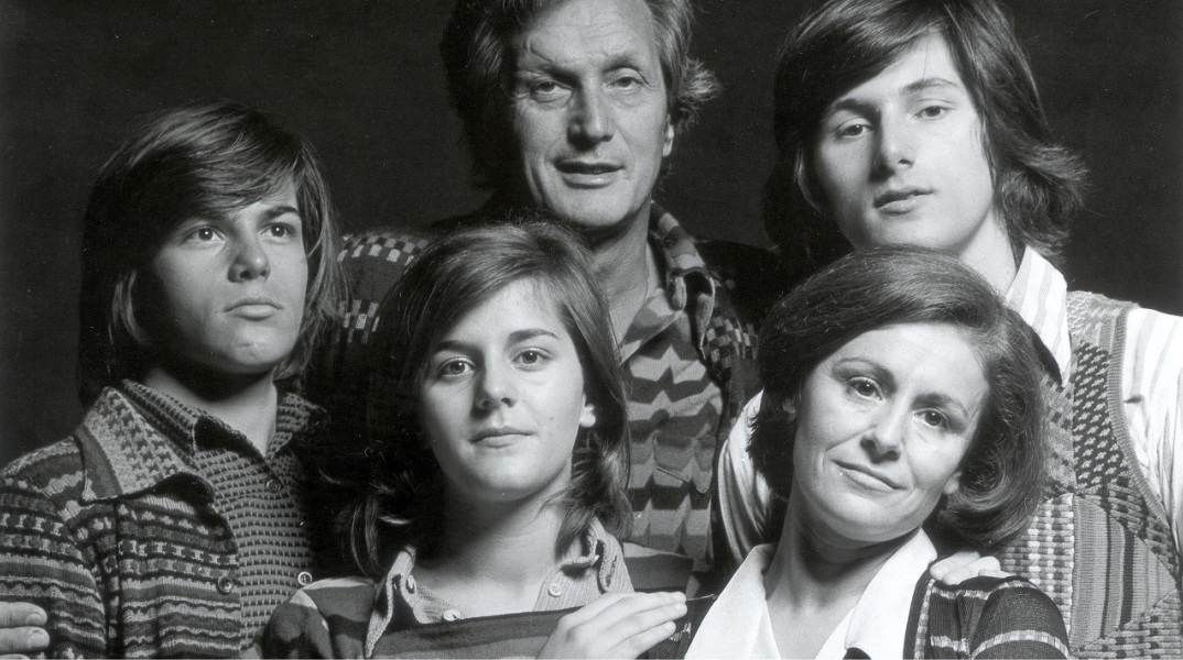 Ο Ottavio και η Rosita Missoni με τα παιδιά τους, Vittorio, Angela, Luca, 1971 ©Alpha Castaldi/ Courtesy of Missoni (official site)