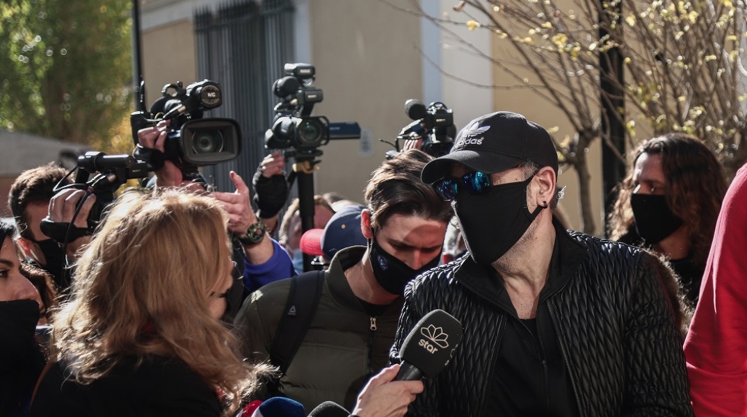 Ο τραγουδιστής Νότης Σφακιανάκης στην Ευελπίδων 