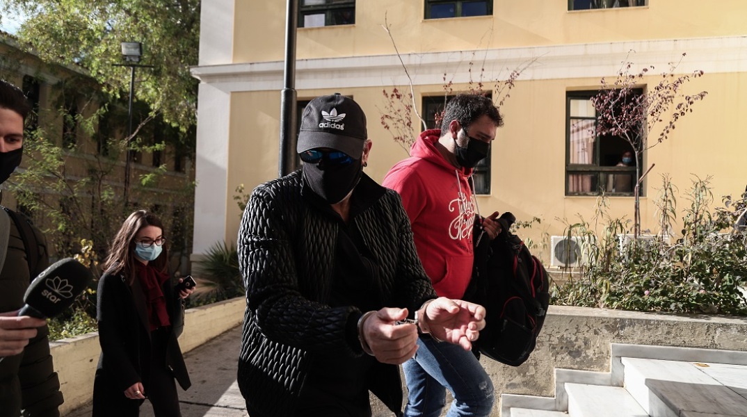 Ο τραγουδιστής Νότης Σφακιανάκης στην Ευελπίδων  