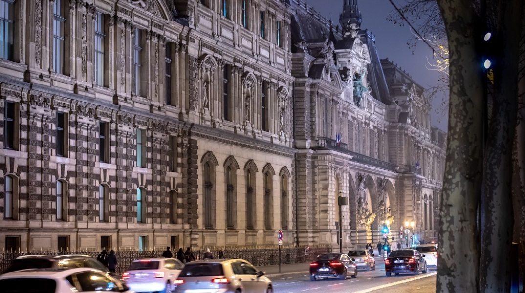 Αυτοκίνητα σε δρόμο της Γαλλίας