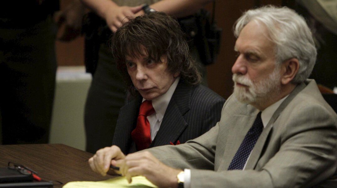 Ο μουσικός παραγωγός Φιλ Σπέκτορ στη δίκη που βρέθηκε ως κατηγορούμενος για τη δολοφονία της Λάνα Κλάρκσον