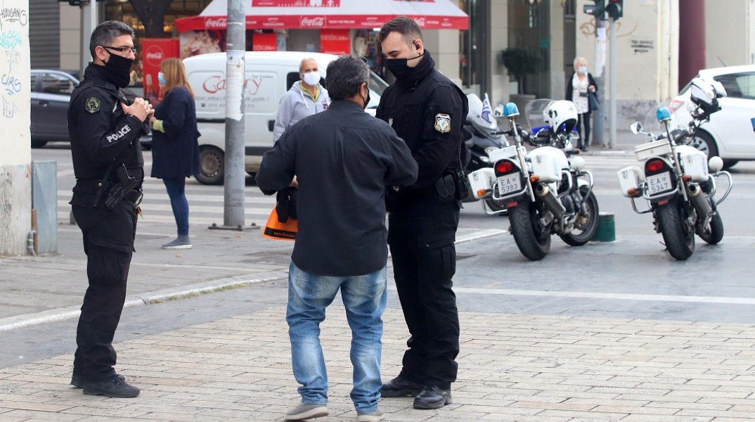 Έλεγχοι της ΕΛ.ΑΣ. για την τήρηση των μέτρων κατά του κορωνοϊού στη Θεσσαλονίκη