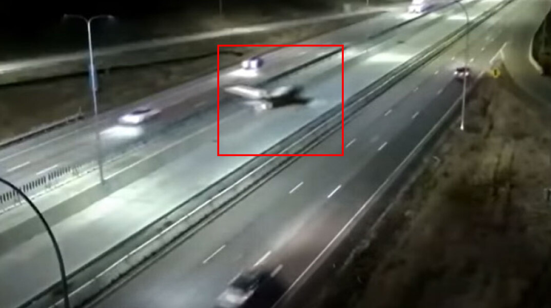 Αεροπλάνο ετοιμάζεται να προσγειωθεί σε αυτοκινητόδρομο στη Μινεσότα των ΗΠΑ
