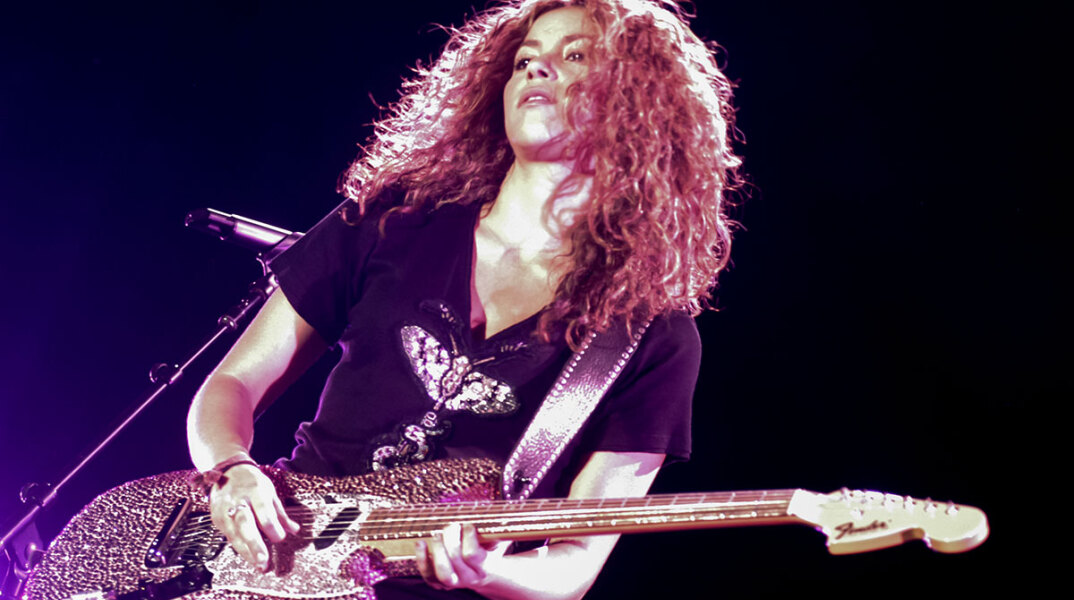 Στιγμιότυπο από τη συναυλία της Shakira στην Ελλάδα τον Ιούλιο του 2006