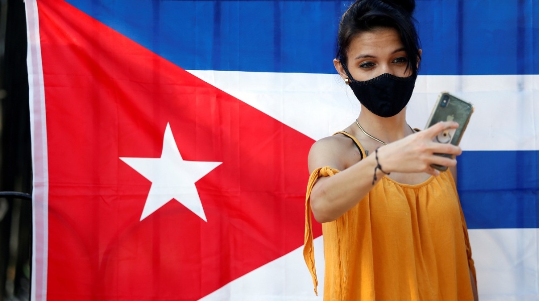 Διαδηλώτρια στην Κούβα