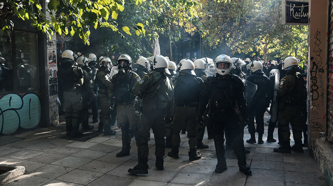 ΑΣΤΥΝΟΜΙΚΗ ΕΠΙΧΕΙΡΗΣΗ ΕΚΚΕΝΩΣΗΣ ΤΗΣ ΠΛΑΤΕΙΑΣ ΕΞΑΡΧΕΙΩΝ