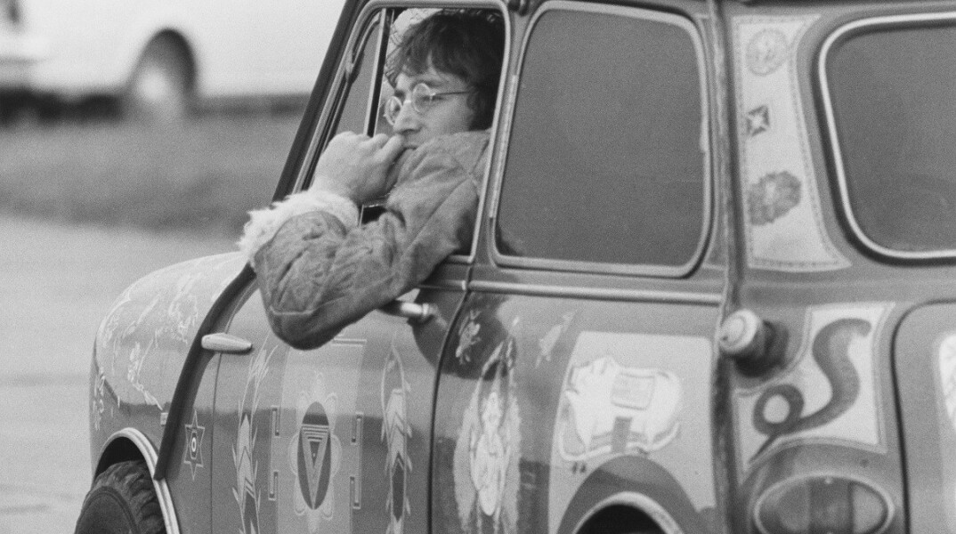 O John Lennon οδηγά το Radford Mini de Ville του George Harrison, Κεντ, 7 Νοεμβρίου 1967