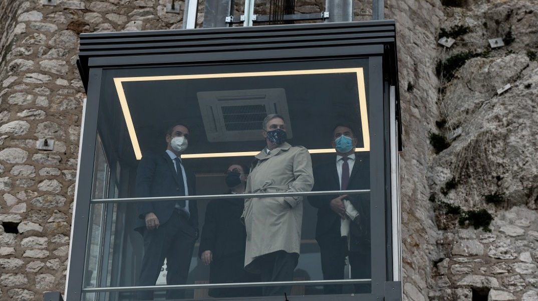 Στιγμιότυπο από τα εγκαίνια του νέου αναβατορίου στην Ακρόπολη