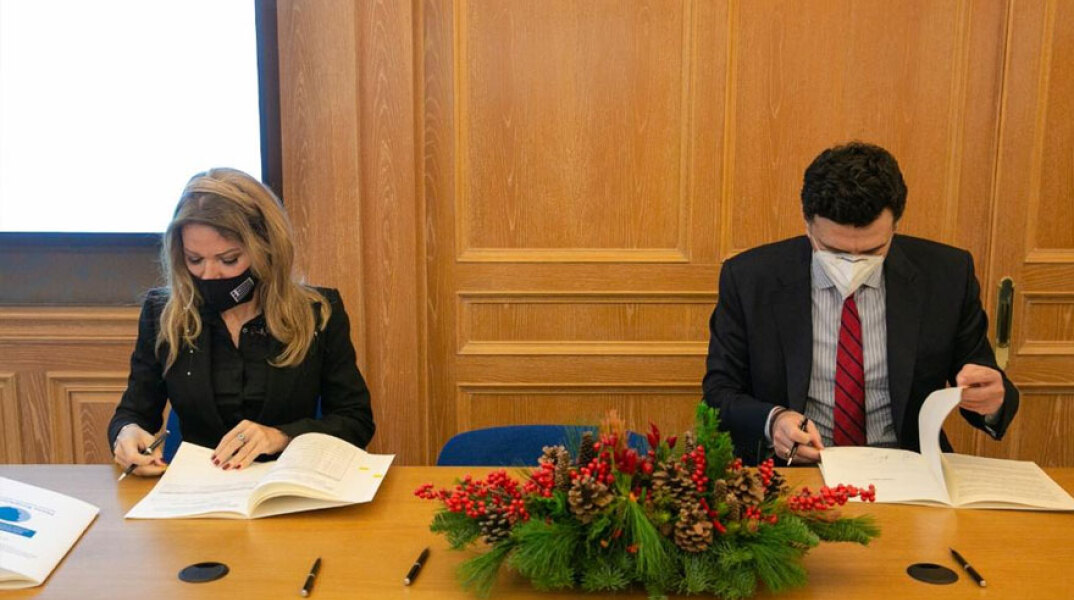 Μαριάννα Λάτση και Βασίλης Κικίλιας υπογράφουν τη σύμβαση δωρεάς για την ανέγερση στη Θεσσαλονίκη της νέας σύγχρονης αντικαρκινικής μονάδας «Νίκος Κούρκουλος»