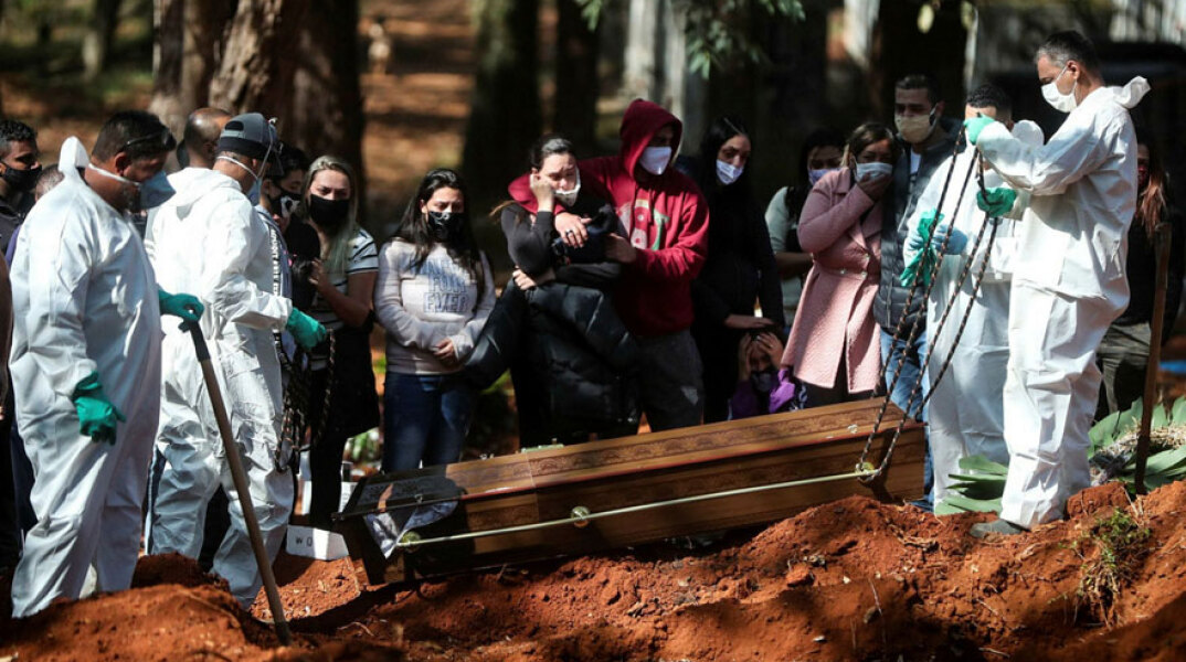 Βραζιλία: Ταφή ασθενούς με Covid-19 που πέθανε από επιπλοκές του κορωνοϊού