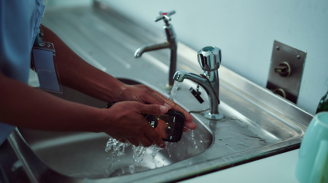 Cat® S42: Το πρώτο πλήρως «αντιβακτηριακό» τηλέφωνο 