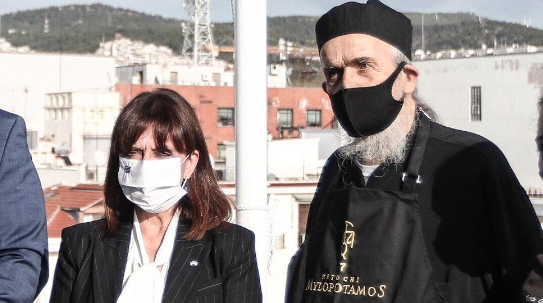 Η Πρόεδρος της Δημοκρατίας με τον γέροντα Επιφάνιο 