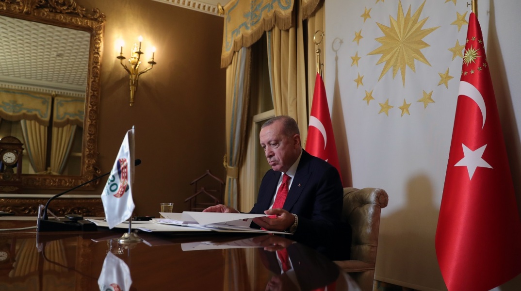 Προκλητικός Ερντογάν στον απόηχο της Συνόδου Κορυφής των Βρυξελλών: Η Ευρώπη πρέπει να γλιτώσει από την πίεση της Ελλάδας, δηλώνει ο Τούρκος πρόεδρος