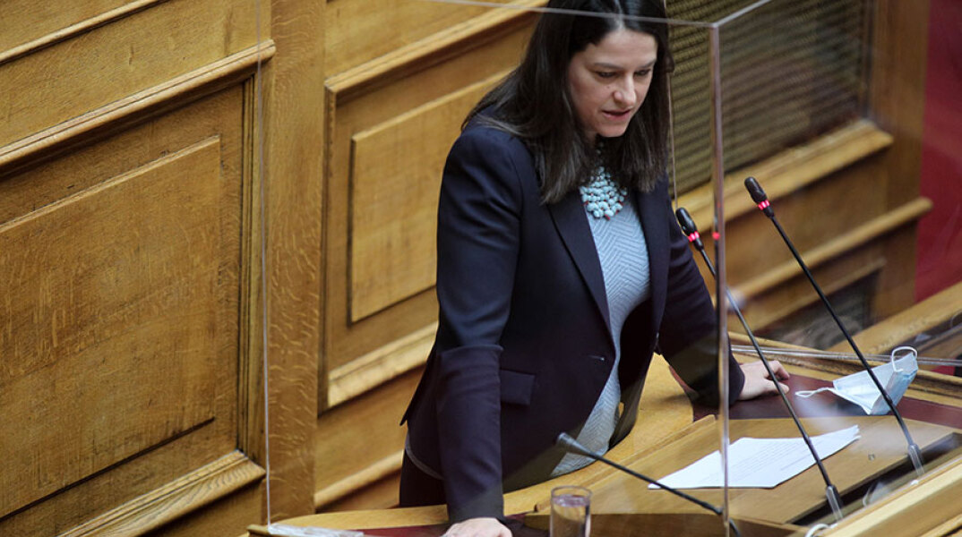 Νίκη Κεραμέως, υπουργός Παιδείας και Θρησκευμάτων