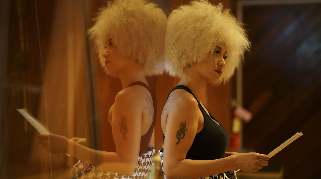 Η τραγουδίστρια Lady Blackbird