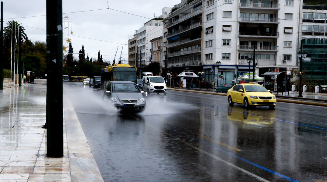 Εικόνα από τη λεωφόρο Αμαλίας εν μέσω lockdown στην Αθήνα