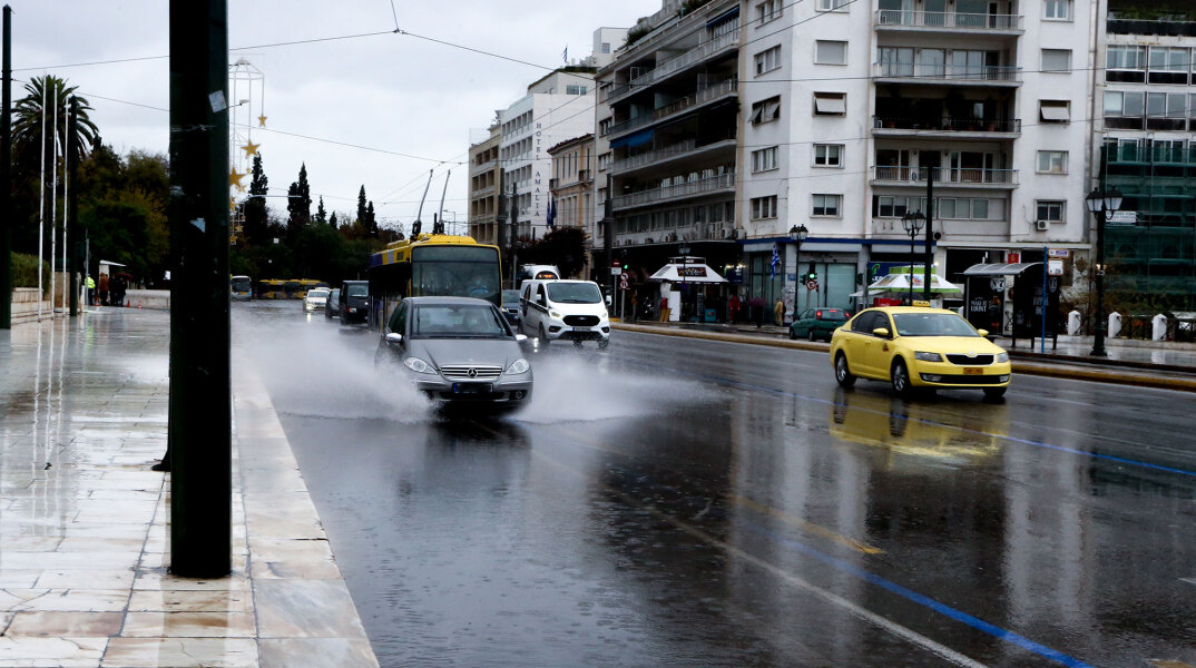 Εικόνα από τη λεωφόρο Αμαλίας εν μέσω lockdown στην Αθήνα