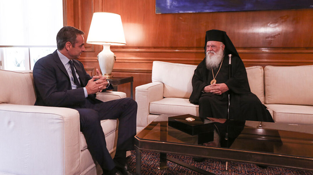 Ο Κυριάκος Μητσοτάκης με τον αρχιεπίσκοπο Ιερώνυμο σε παλαιότερη συνάντηση στο Μέγαρο Μαξίμου