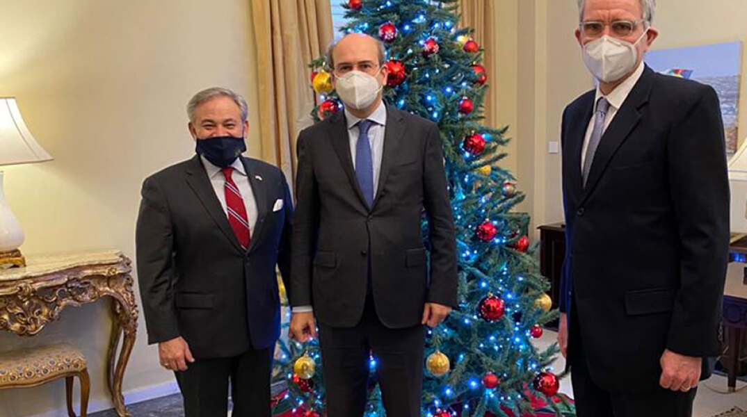 Ο Κωστής Χατζηδάκης με τον Αμερικανό υπουργό Ενέργειας Dan Brouillette και τον Αμερικανό πρέσβη στην Ελλάδα Τζέφρι Πάιατ