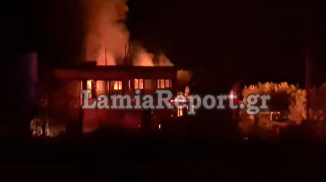Στις φλόγες αποθήκη υγραερίου στη Λαμία