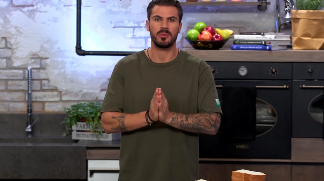 Άκης Πετρετζίκης