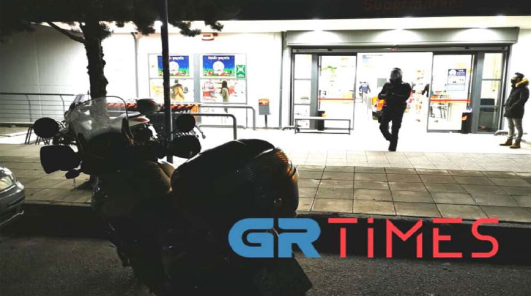 Το σούπερ μάρκετ όπου σημειώθηκε η ένοπλη ληστεία στη Θεσσαλονίκη