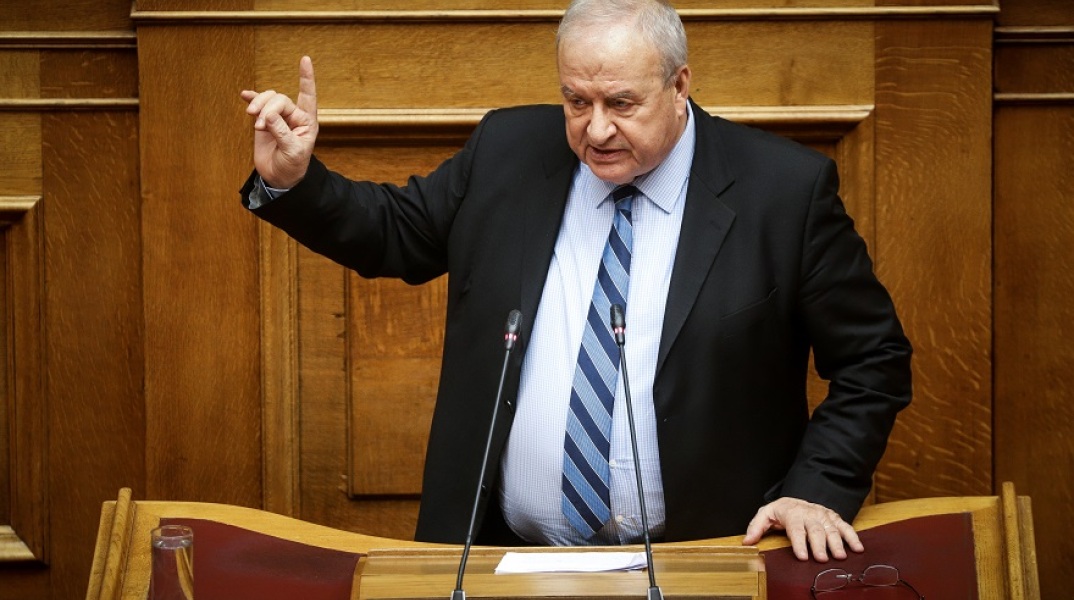 Ο Λεωνίδας Γρηγοράκος στο βήμα της Βουλής