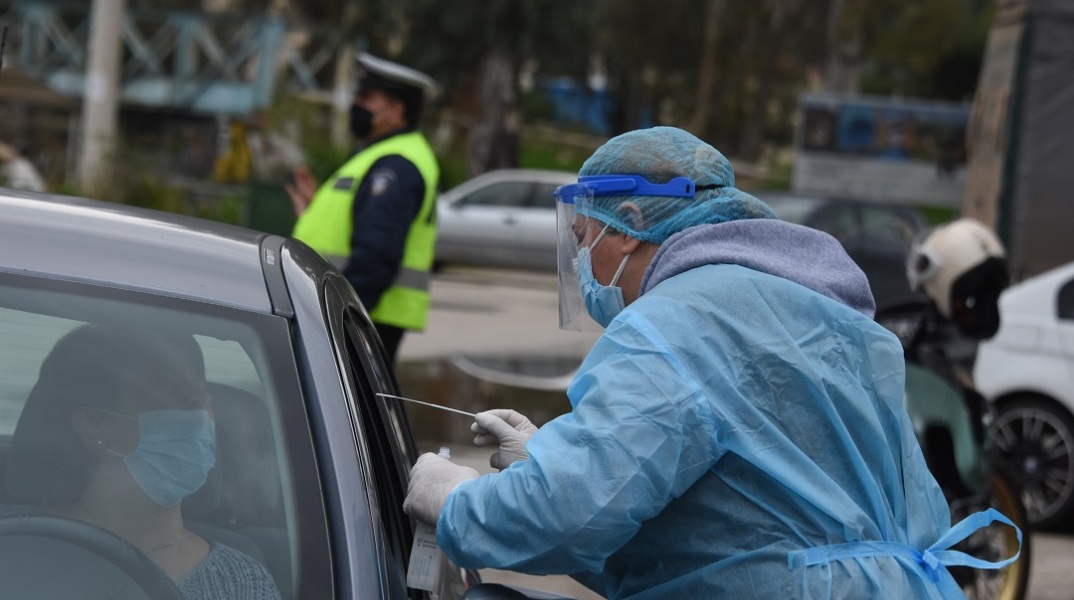 Drive through τεστ κορωνοϊού από τον ΕΟΔΥ 