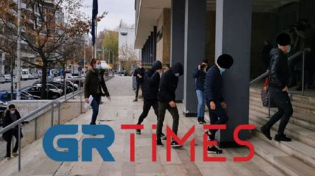 Οι ανήλικοι που κατηγορούνται για την υπόθεση του ομαδικού βιασμού της 14χρονης στη Θεσσαλονίκη
