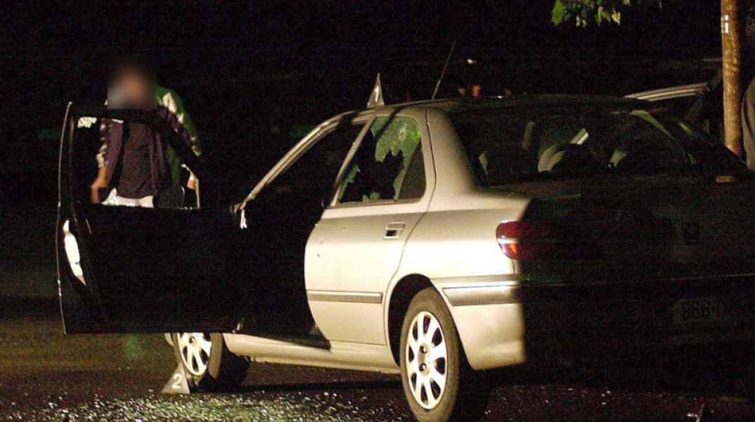 Δολοφονία δημοσιογράφου στην Ποντγκόριτσα (Μαυροβούνιο) - Τα σπασμένα τζάμια σε αυτοκίνητο μετά τους πυροβολισμούς